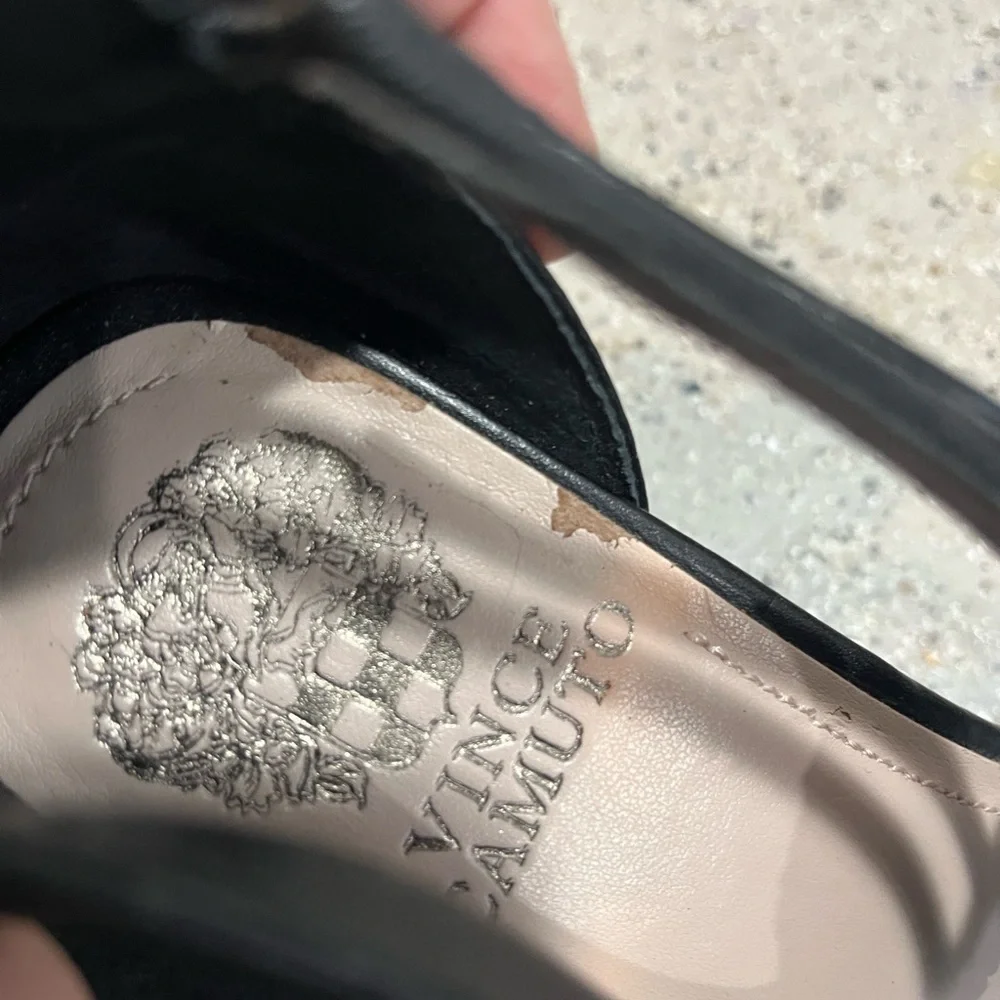 VINCE CAMUTO BAYLE LEATHER BEADED MEDALLION WEDGE SANDALS BLACK SIZE 8.5W